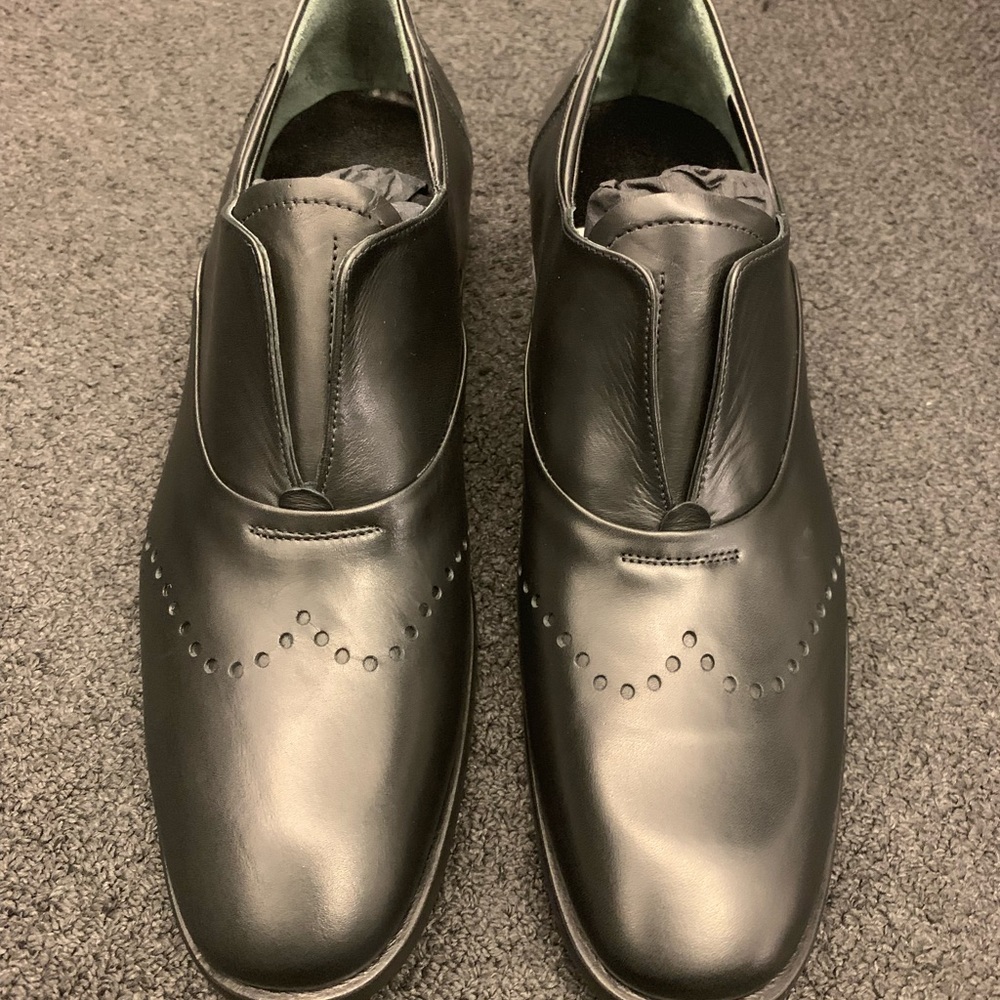 *NWT* Vera Wang leather loafers- Size 9.5